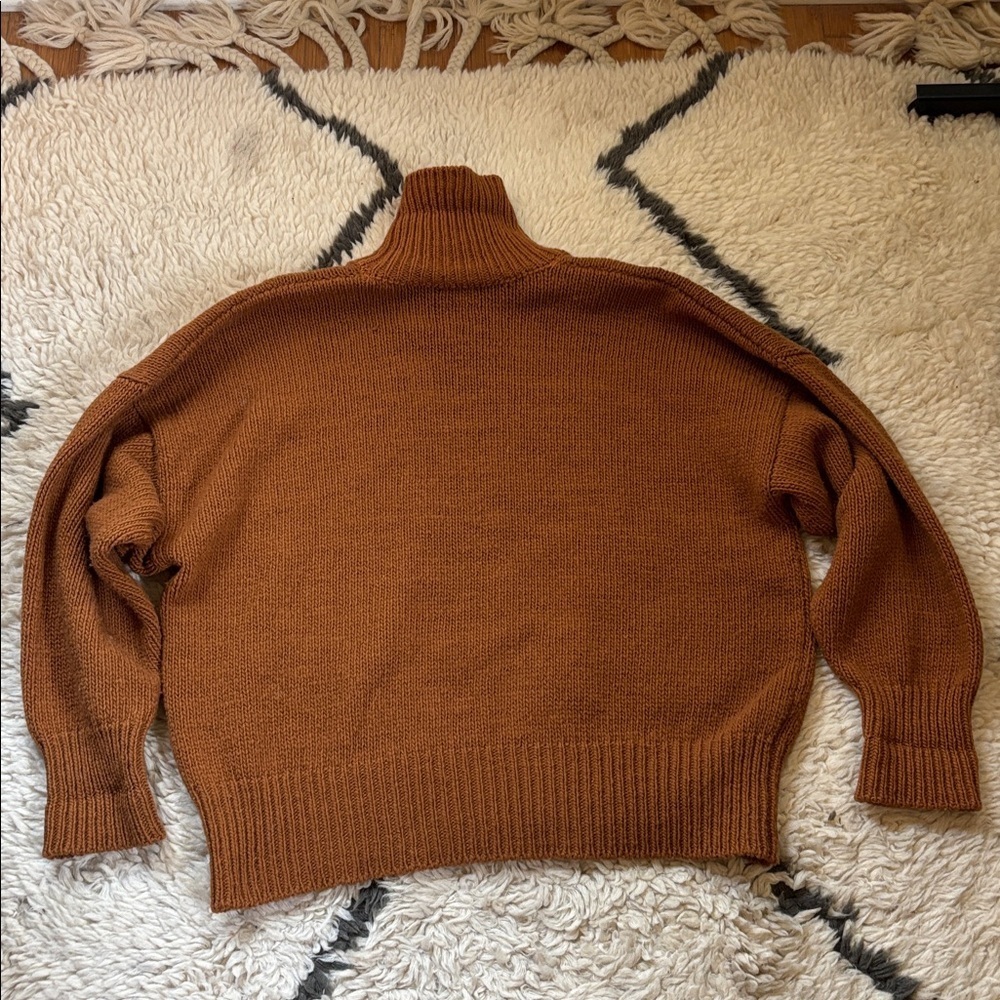 Babaa Turtleneck Sweater - Picture 15 of 17